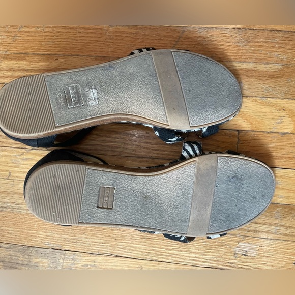 Toms Sandals - Picture 6 of 6